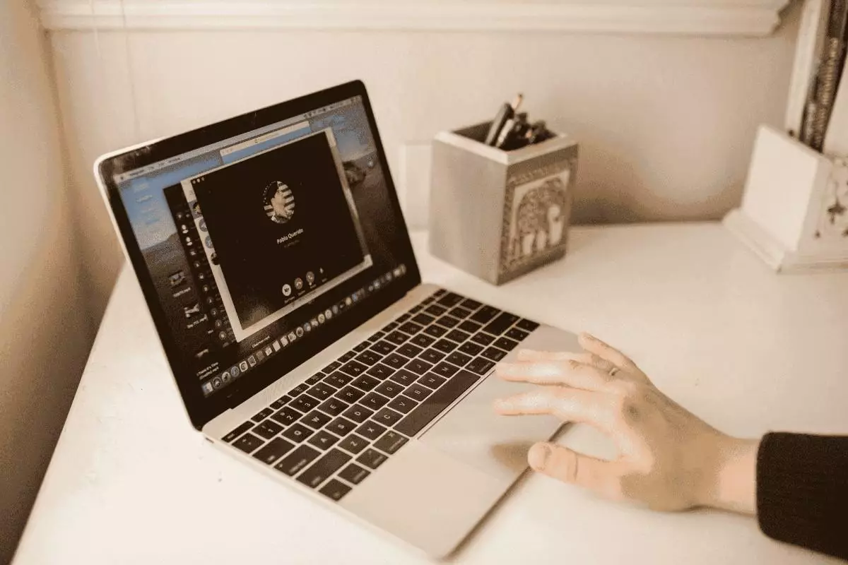 Assistant scheduling marketing tasks