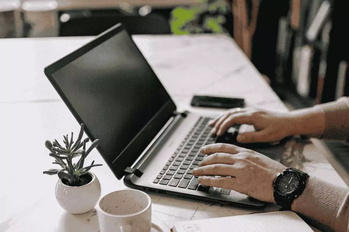 Assistant boosting online marketing